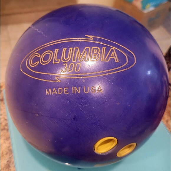 Columbia 300 Yellow Dot Bowling Ball Vintage PURPLE  15.4lbs DRILLED TEC2 - Picture 1 of 5